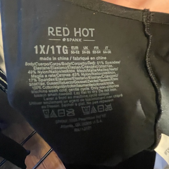 Sexy sheer/scalloped sides, clasp crotch, under breast shapewear bodysuit - Picture 2 of 4